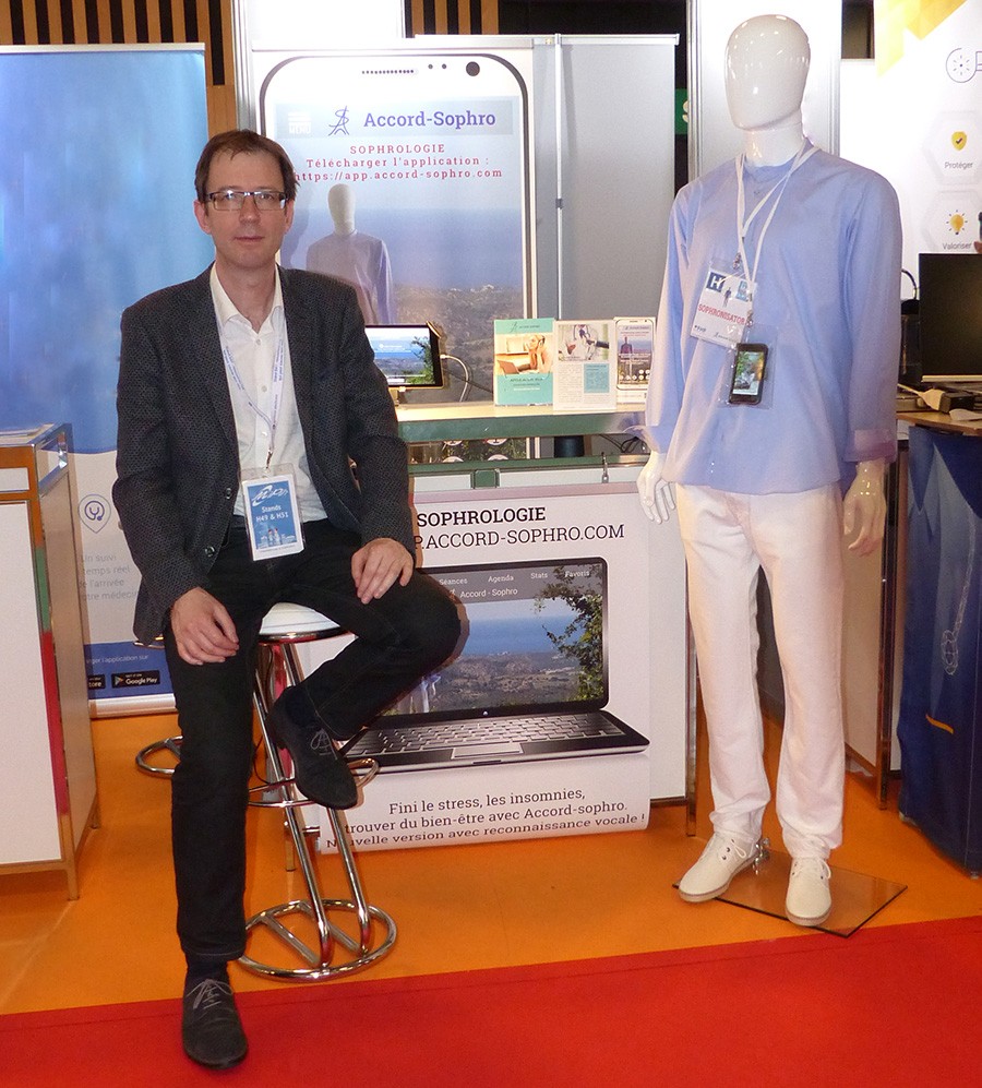 Christophe Meyer au stand Accord-Sophro au salon Santexpo